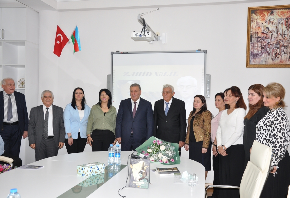 Ədəbiyyat İnstitutunda “Dəmir yumruq dastanı” kitabının təqdimatı olub