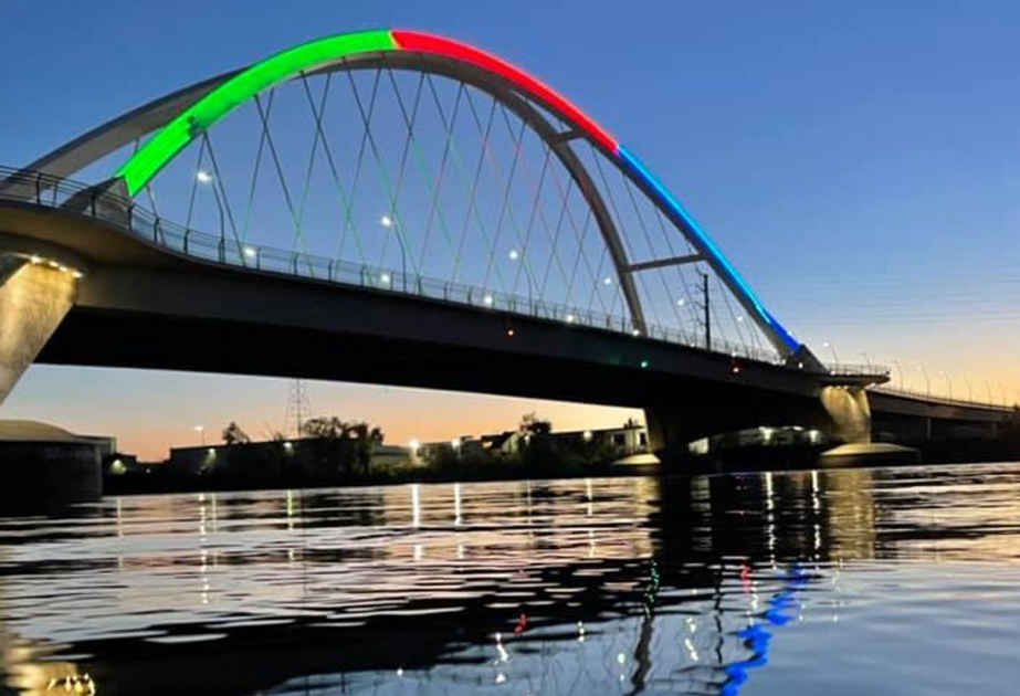 Minneapolis şəhərindəki körpü Azərbaycan bayrağının rəngləri ilə işıqlandırılıb