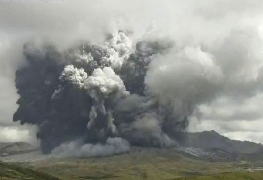 Yaponiyanın cənub-qərbində yerləşən Aso vulkanı püskürüb VİDEO