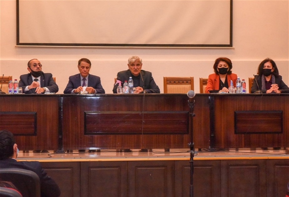 ADU-nun rektoru Təhsil-1 fakültəsinin birinci kurs tələbələri ilə görüşüb