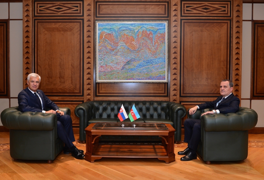 El ministro de Asuntos Exteriores de Azerbaiyán se reúne con su homólogo eslovaco