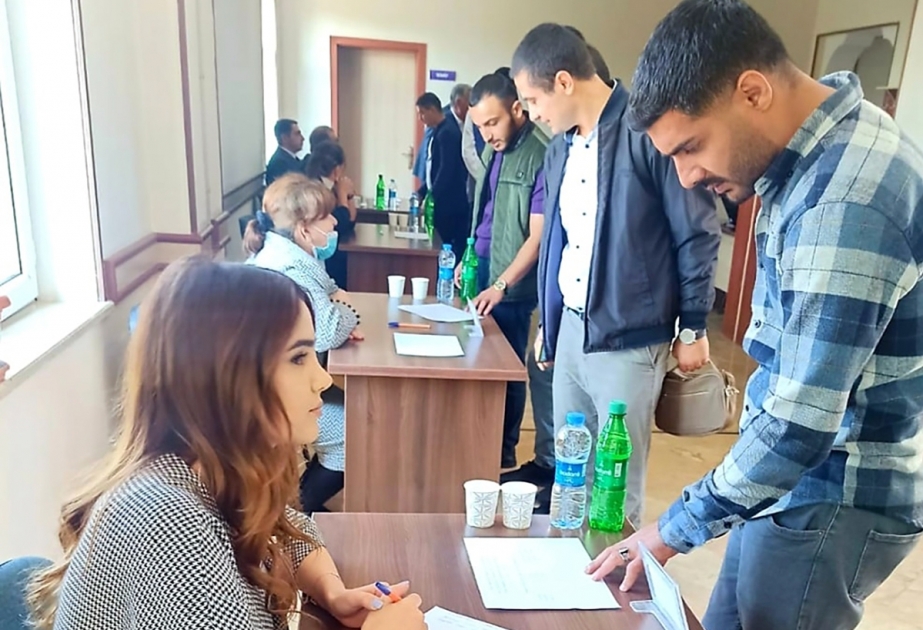 Naxçıvan şəhərində keçirilən əmək yarmarkasında işaxtaranlara 88 müəssisədən 703 boş iş yeri təqdim edilib