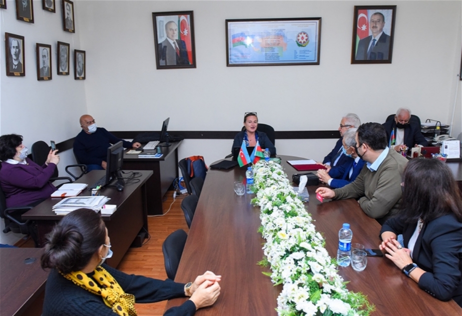 Alman alim ADU-da “Azərbaycan dilində monqol mənşəli sözlər” mövzusunda mühazirə oxuyub