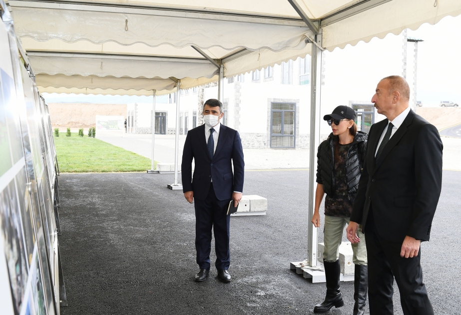 Le président de la République et la première dame se sont déplacés dans la région de Zenguilan  Visite du village d’Aghaly pour prendre connaissance des travaux du projet « Village intelligent » VIDEO