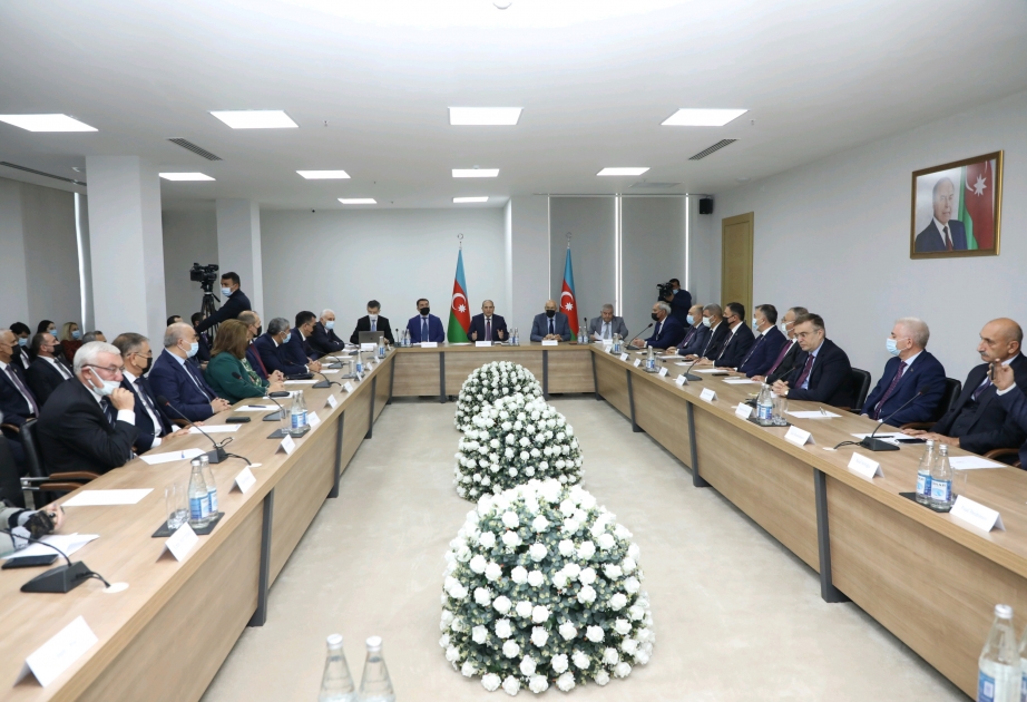 YAP Mərkəzi Aparatında “Vətən müharibəsi: Prezident-Xalq-Ordu birliyinin möhtəşəm rəmzi” mövzusunda dəyirmi masa keçirilib
