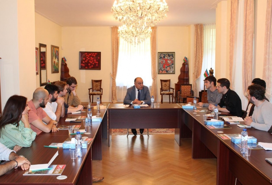 Azərbaycan səfiri Niderlandın gənc leyborist siyasətçilərinə sona çatmış Qarabağ münaqişəsindən danışıb