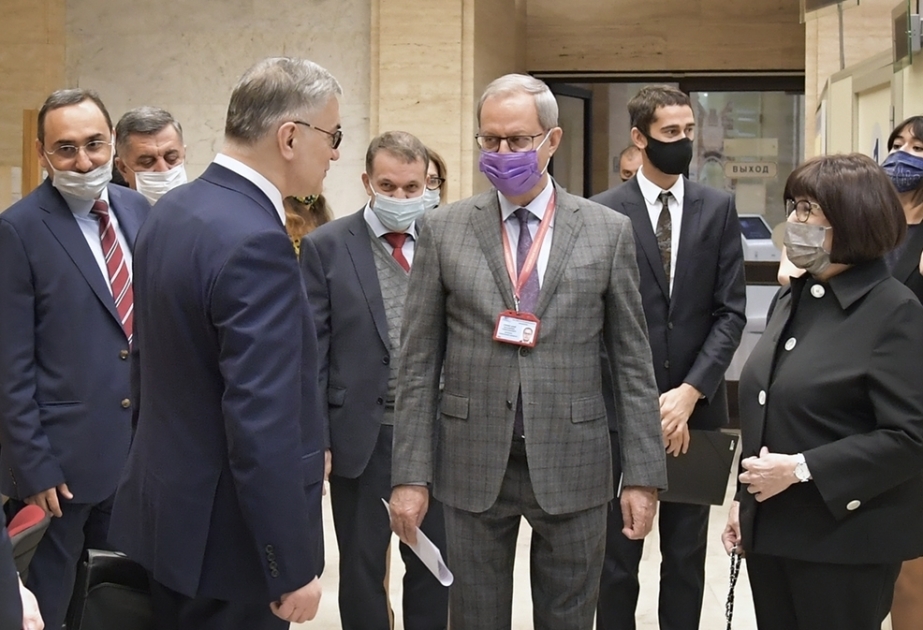 Rusiyanın şimal paytaxtında “Nizaminin sözünü hiss et” sərgisi açılıb