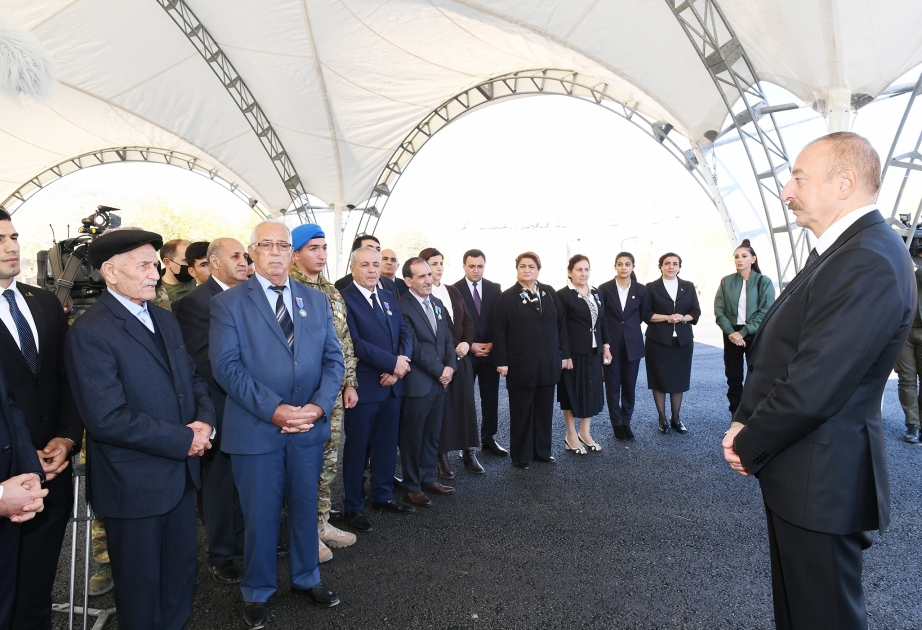 Le président Ilham Aliyev et la première dame Mehriban Aliyeva se déplacent dans la région de Goubadly VIDEO