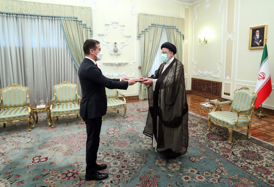 Azerbaijani ambassador presents his credentials to Iranian President