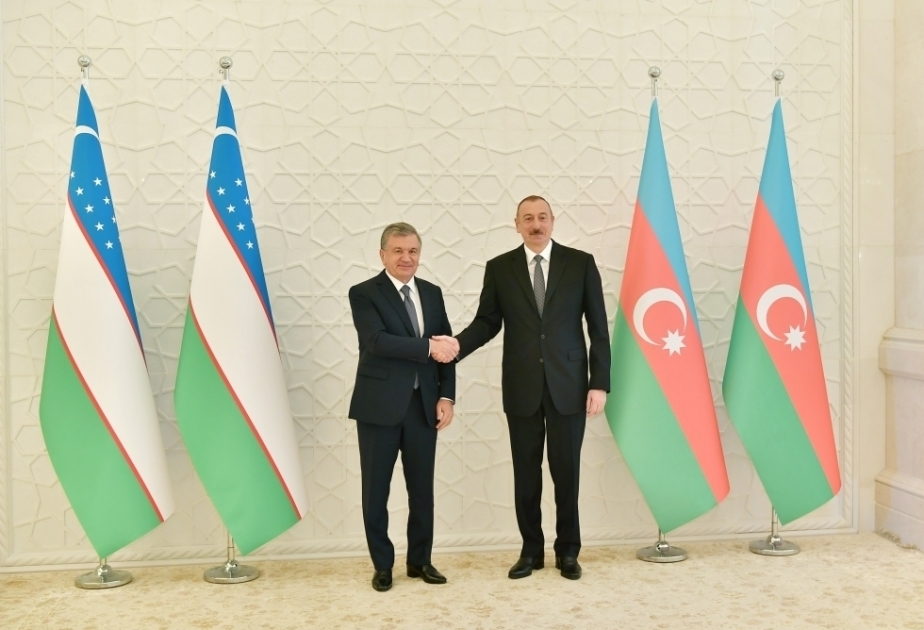 Präsident Ilham Aliyev gratuliert Shavkat Mirziyoyev zu seiner Wiederwahl zum Präsidenten Usbekistans