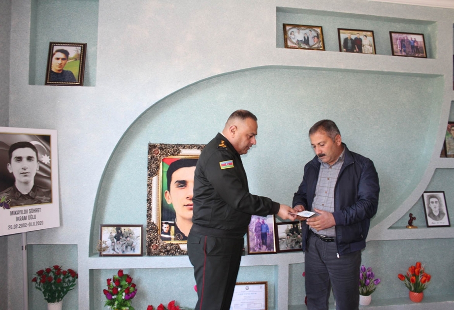Şəhidin təltif edildiyi medal ailəsinə təqdim olunub
