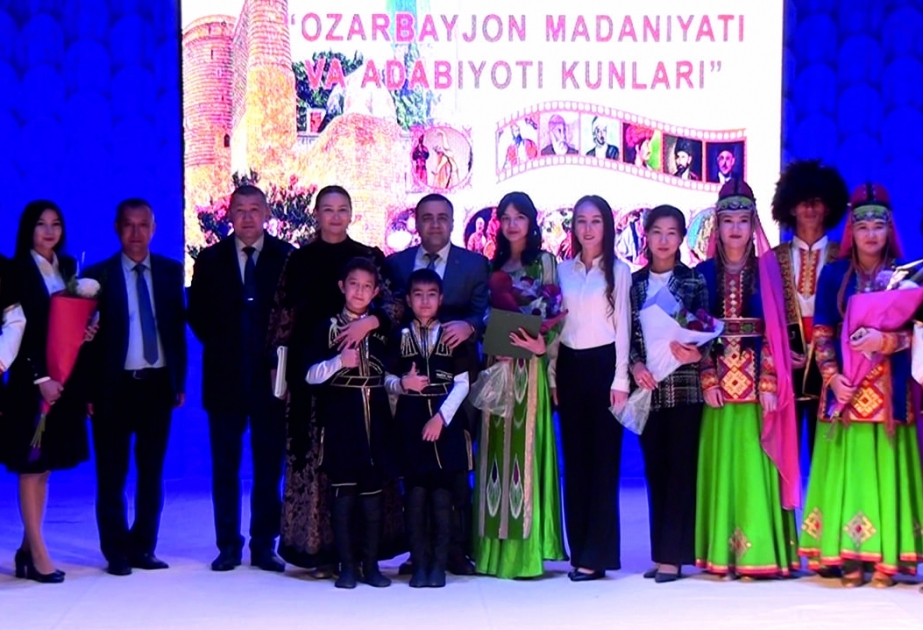 Azərbaycan mədəniyyəti günləri çərçivəsində Nukus Gənclər Teatrında görüş