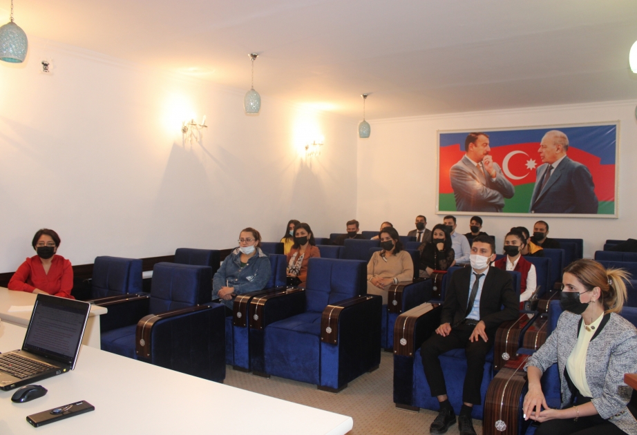 MDU-nun türkiyəli professoru magistrantlarla görüşüb