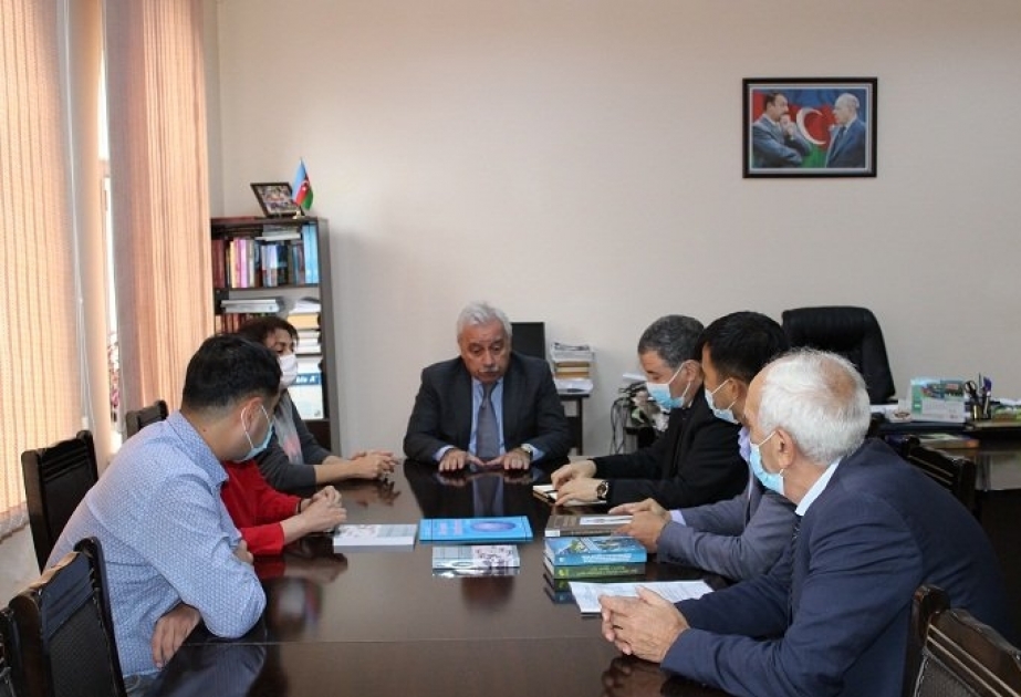 Qazaxıstanlı alimlər Fəlsəfə və Sosiologiya İnstitutunda olublar