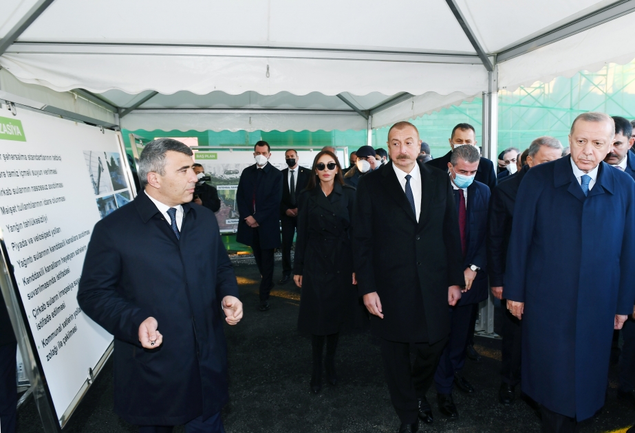 Präsidenten von Aserbaidschan und der Türkei machen sich mit Arbeit vertraut, die im Rahmen des Projekts “Smart Village“ in Zangilan Region geleistet werden VIDEO