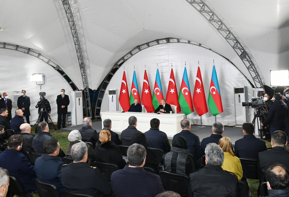 Azərbaycan Prezidenti: Bizim birgə addımlarımız tarixdə əbədi qalacaq