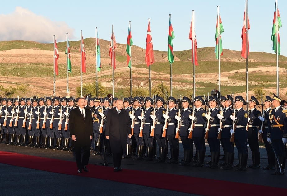在赞格兰阿加勒村为土耳其总统雷杰普·塔伊普·埃尔多安举办官方欢迎仪式