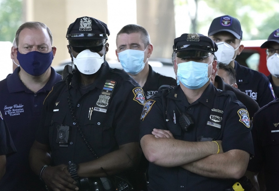 Союз полиции Нью-Йорка подал в суд на мэра де Блазио в связи с требованием об обязательной вакцинации против COVID-19