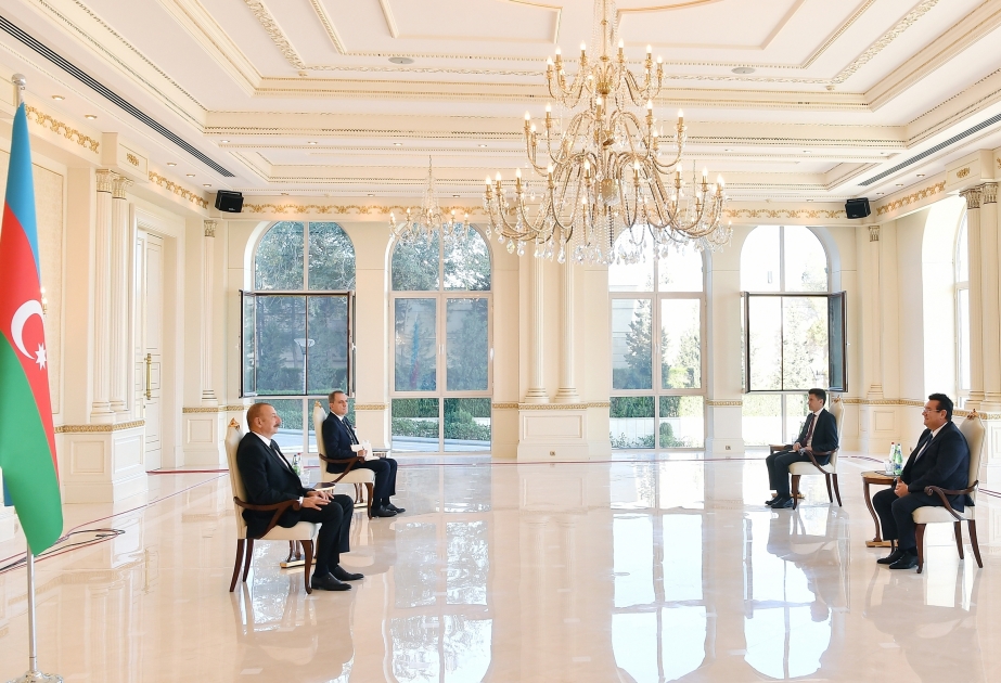 Le président Ilham Aliyev reçoit les lettres de créance du nouvel ambassadeur de Roumanie en Azerbaïdjan VIDEO
