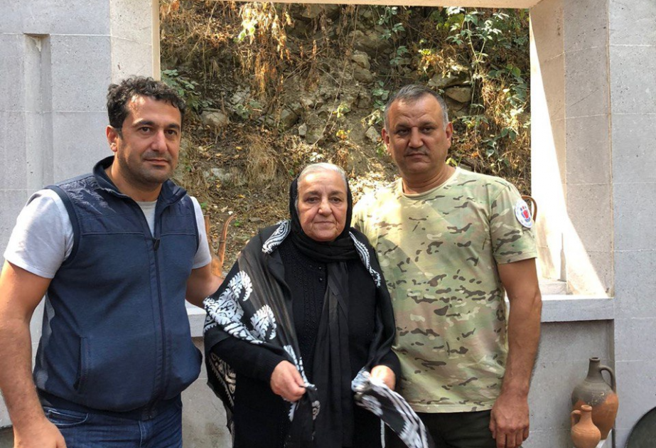 Həkimlər döyüş meydanında, düşmənin atəşi altında olsa belə, yaralılara yardım göstərirdilər