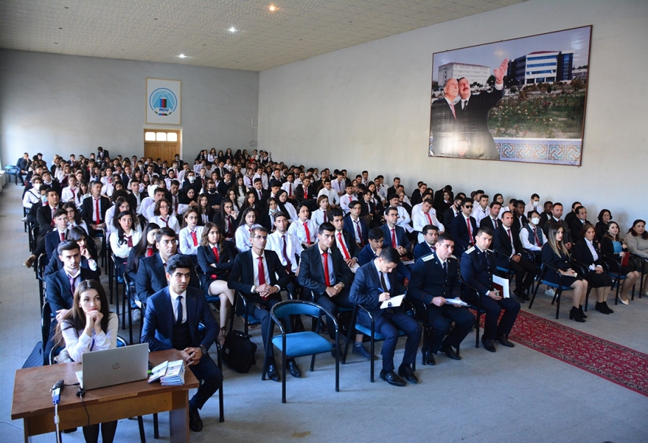 Dövlət Miqrasiya Xidmətinin əməkdaşları NDU-da təhsil alan əcnəbi tələbələrlə görüşüblər