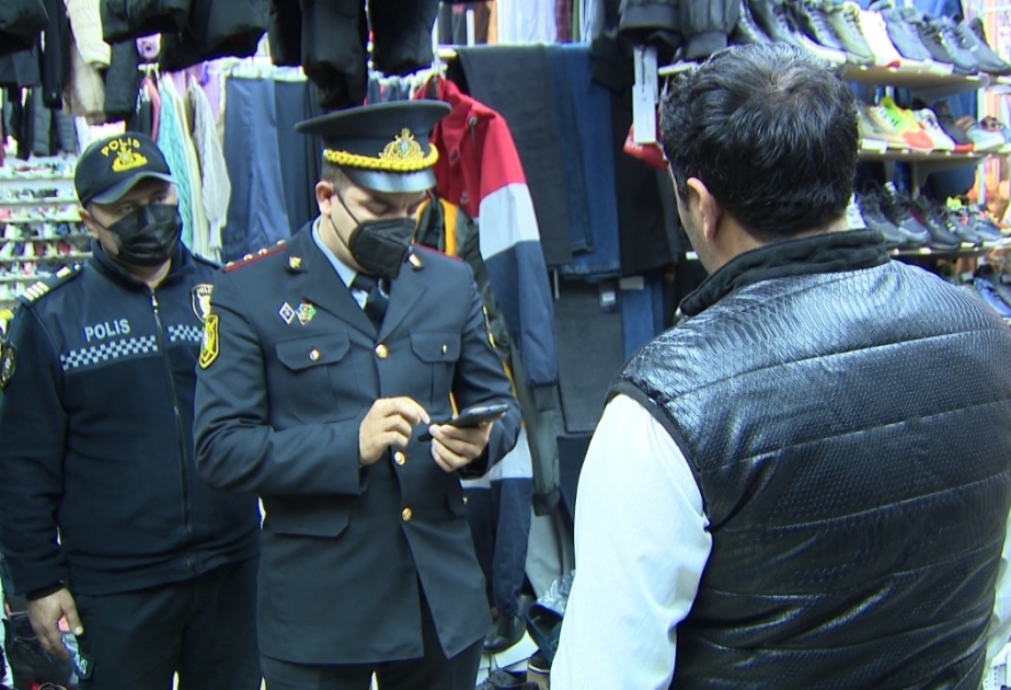 Polis əməkdaşları qapalı məkanlarda və ictimai nəqliyyatda reydlər keçiriblər VİDEO