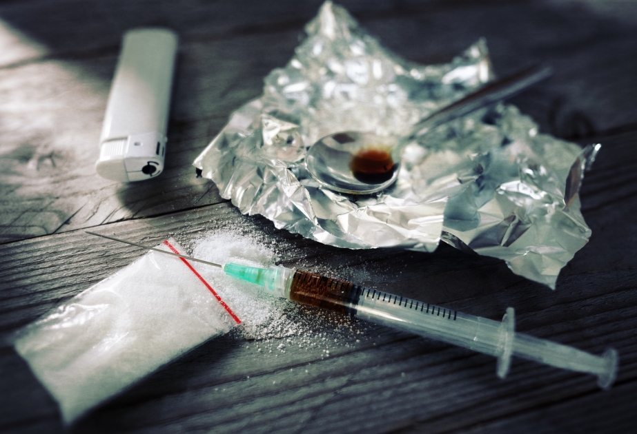 Qobustan qəsəbə sakininin yaşadığı evdə heroin aşkarlanıb