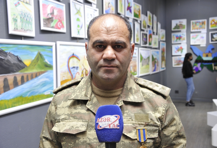 Qazi müəllim: Zəfər Gününə həsr olunan sərgi məktəblilərin vətənpərvərlik ruhunun artırılmasında mühüm rol oynayır