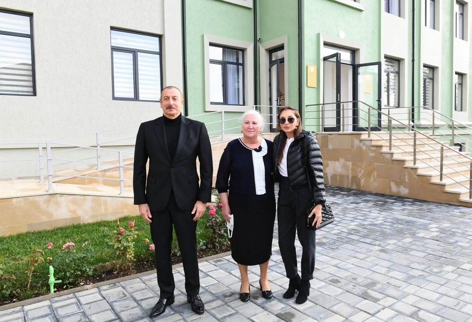 Le président Ilham Aliyev et son épouse Mehriban Aliyeva participent à l’inauguration de l’école maternelle №7 de Chamakhy VIDEO