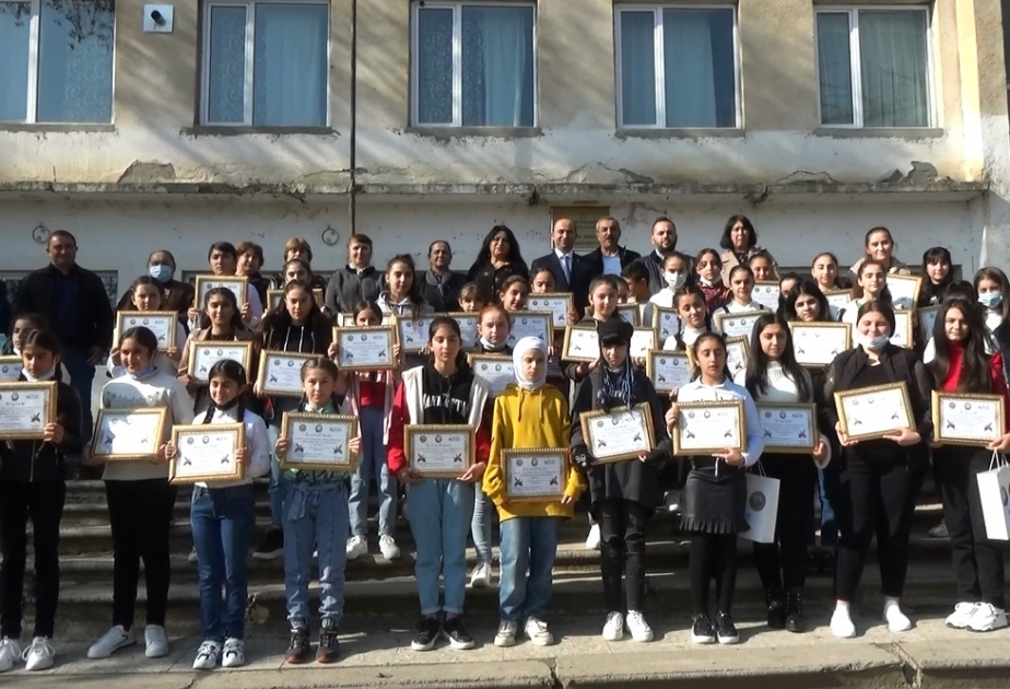 Qardabanidə Zəfər Gününə həsr edilmiş inşa və rəsm müsabiqəsinin qalibləri mükafatlandırılıblar
