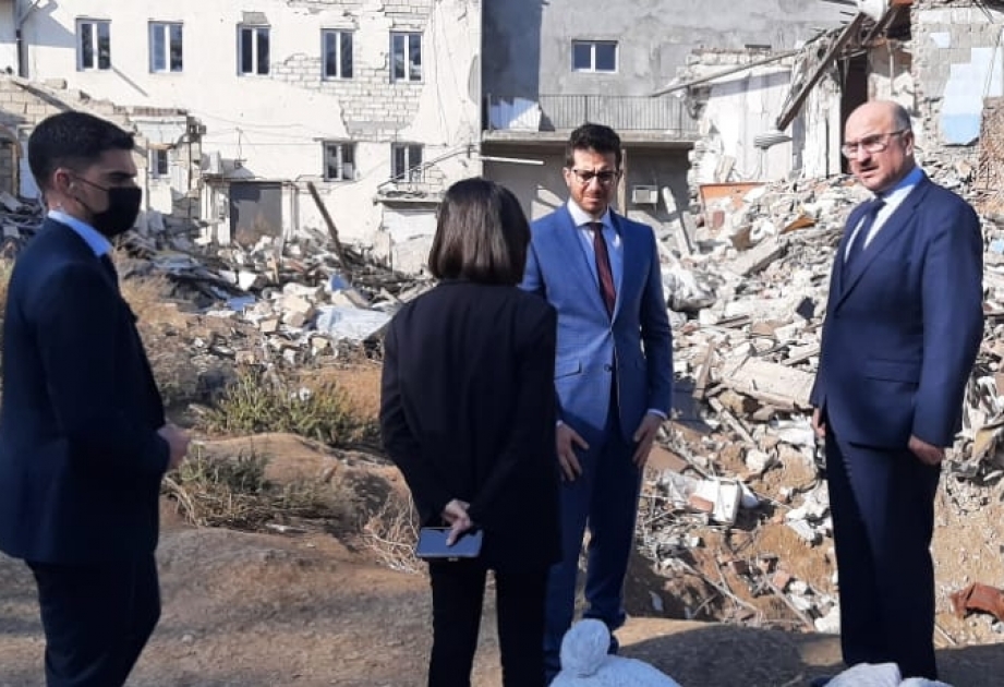 İsrail səfiri Gəncədə erməni terroru nəticəsində həlak olan dinc sakinlərin xatirəsini anıb