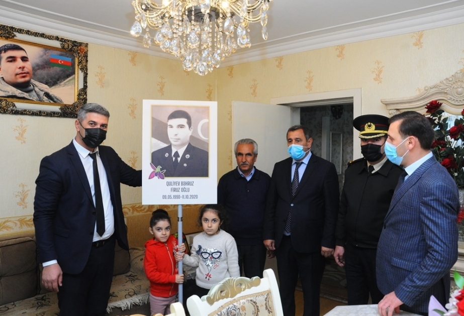 Naftalanda şəhidlərin portretləri ailələrinə təqdim edilib