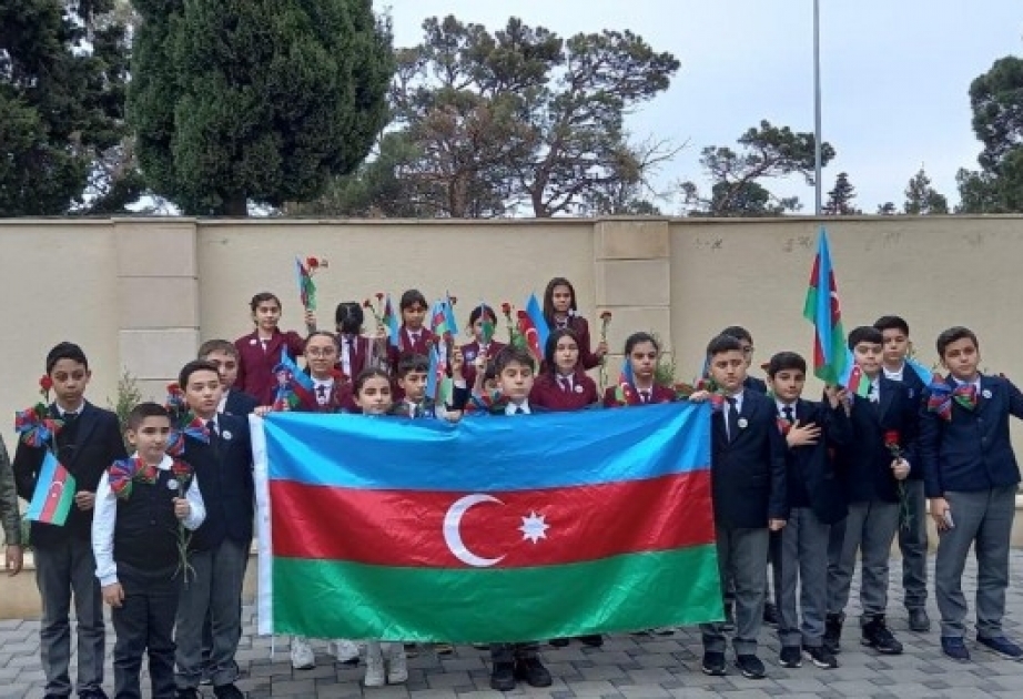 BDU-nun “Gənc İstedadlar” Liseyinin şagirdləri şəhidlərin xatirəsini anıblar