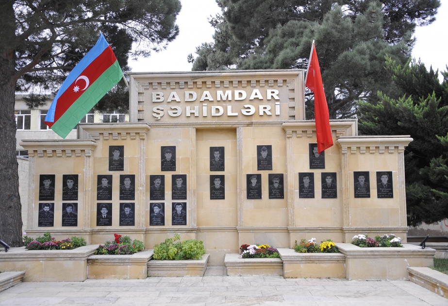 Badamdar qəsəbəsində yerləşən Heydər Əliyev parkında şəhidlərin xatirəsinə həsr olunan ağacəkmə aksiyası keçirilib
