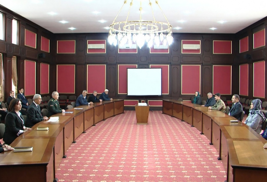 Naxçıvan şəhərində şəhid ailələrinə, qazilərə medal və vəsiqələr təqdim edilib