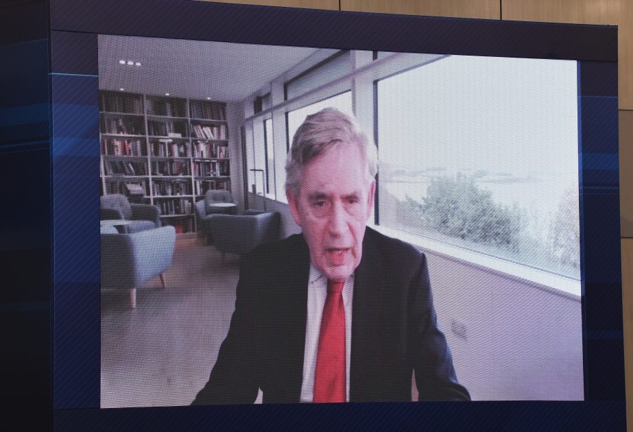 Gordon Brown: “El Centro Internacional Nizami Ganjavi contribuye a la cooperación mundial”