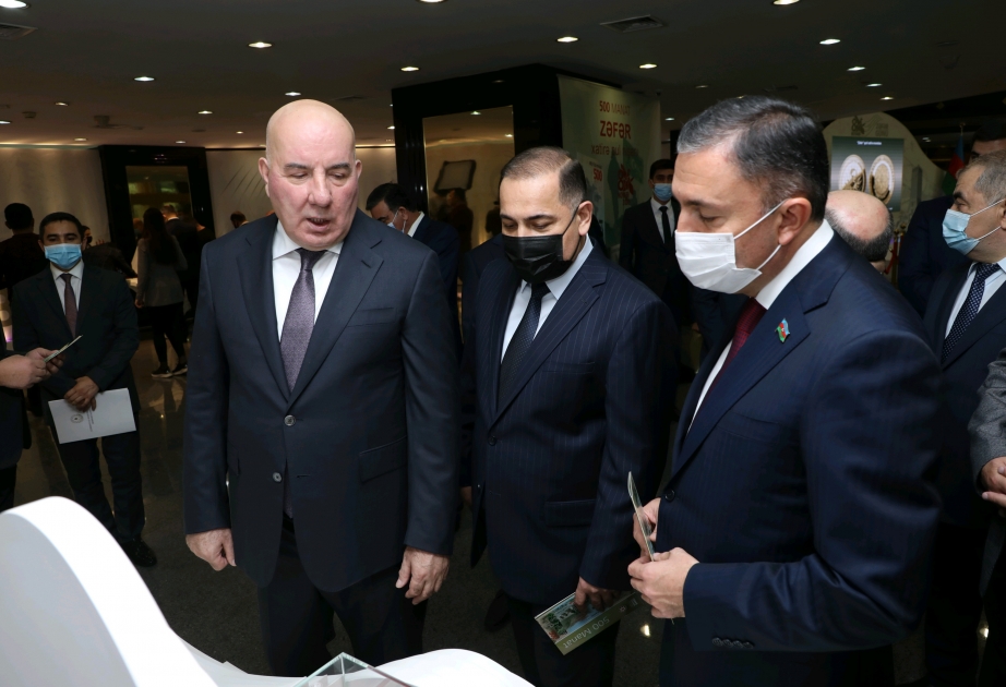 Mərkəzi Bankda Zəfər Günü ilə əlaqədar tədavülə buraxılan xatirə pul nişanları təqdim olunub