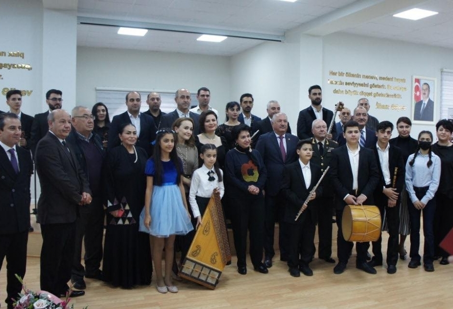 Uşaq incəsənət məktəbində pianoçu Gülarə Əliyevanın repertuarından əsərləri səsləndirilib