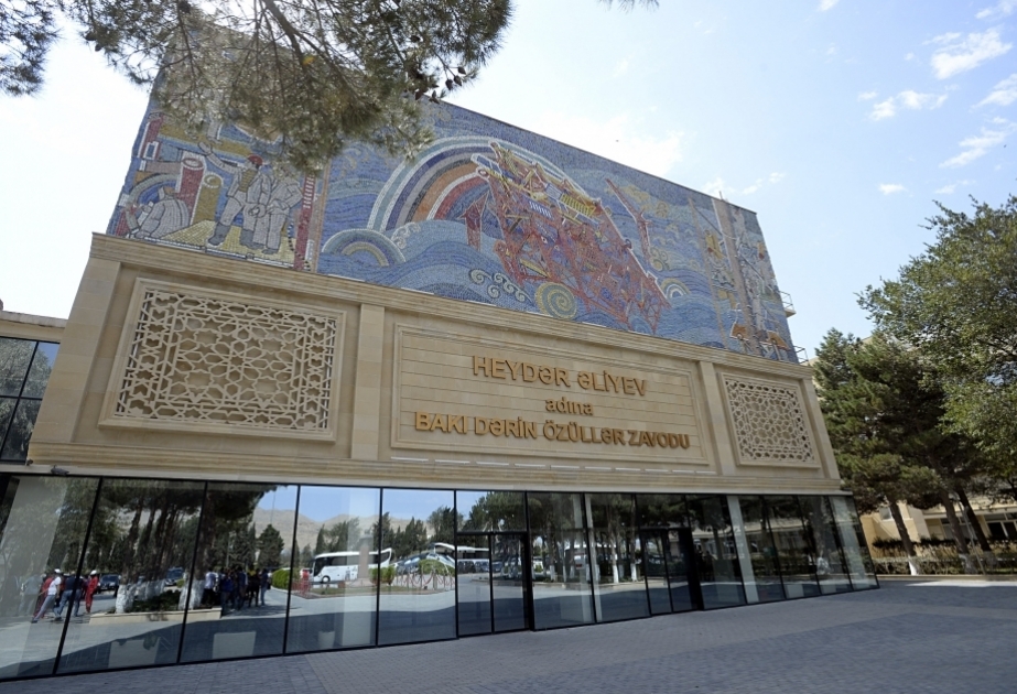 Heydər Əliyev adına Bakı dərin özüllər zavodunda dayaq blokunun tikintisi davam etdirilir