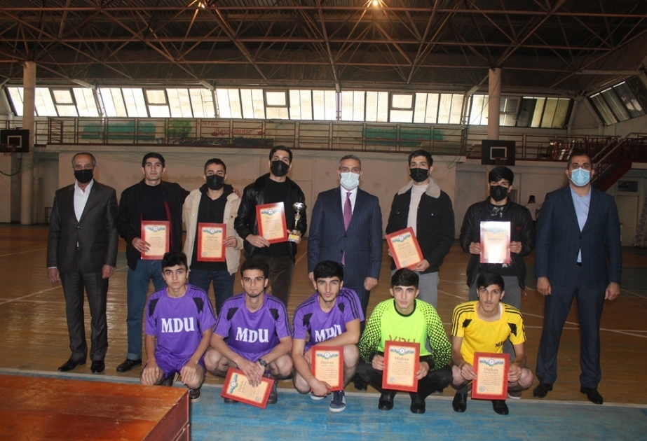 Mingəçevir Dövlət Universitetində minifutbol yarışlarının qalibləri mükafatlandırılıb