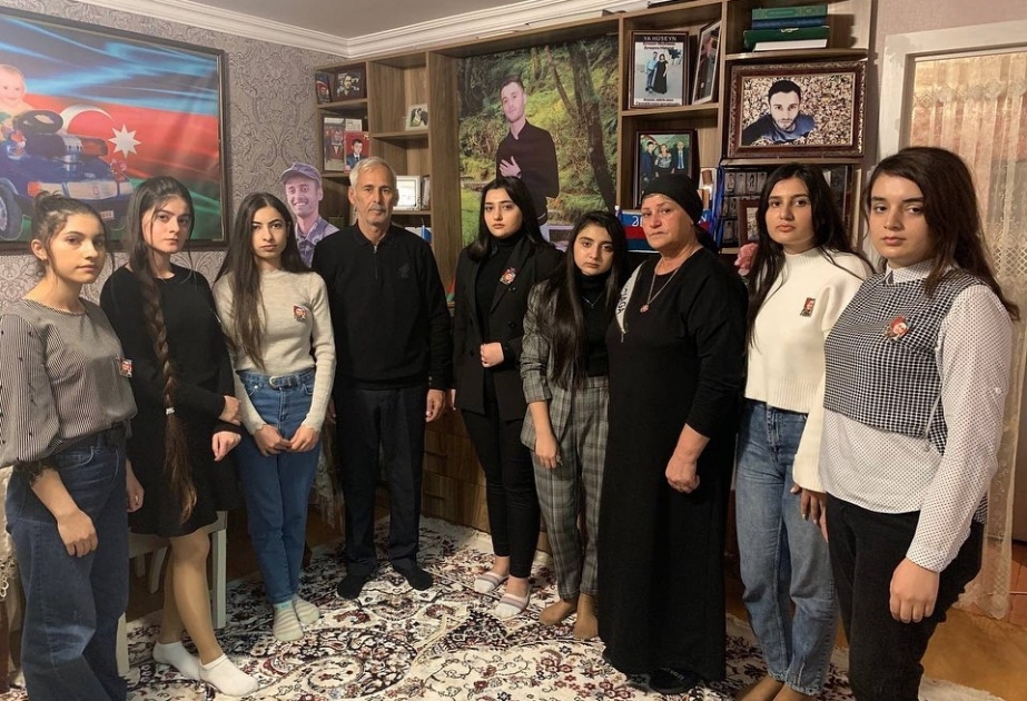 Pedaqoji Universitetinin nümayəndələri şəhid ailəsini ziyarət ediblər