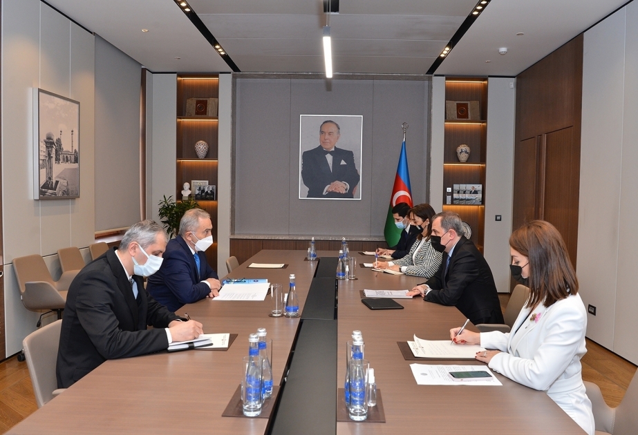 Canciller de Azerbaiyán recibe al secretario general de la Cooperación Económica del Mar Negro