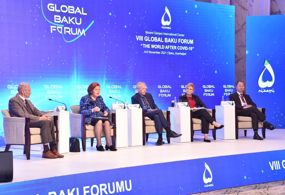 La última mesa redonda del VIII Foro Global de Bakú está dedicada a "El futuro de la Unión Europea en la escena mundial"