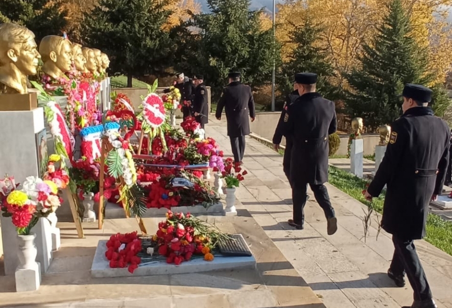 Oğuzda polis əməkdaşları Şəhidlər xiyabanını ziyarət ediblər