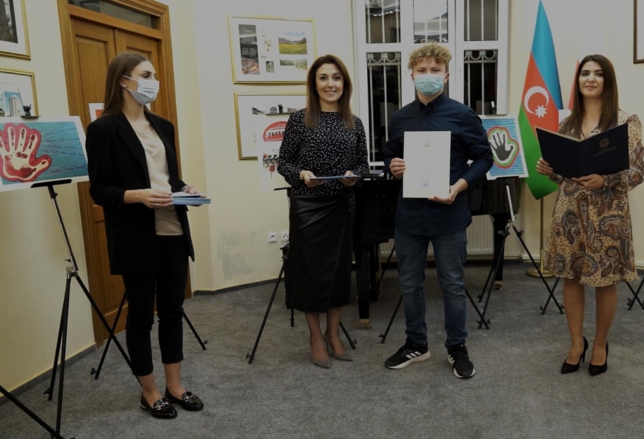 Varşavada Zəfər Günü münasibətilə rəsm sərgisi açılıb VİDEO
