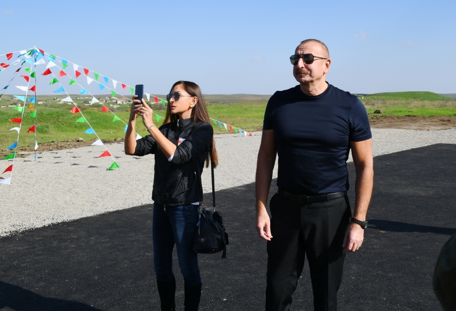 Президент Ильхам Алиев и первая леди Мехрибан Алиева прибыли в город Шуша