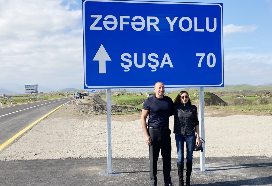 Le président Ilham Aliyev et son épouse Mehriban Aliyeva participent à l’ouverture de la Route du Triomphe VIDEO
