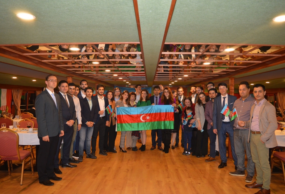 Budapeştdə Dunay çayı üzərində Zəfər Günü tədbiri VİDEO