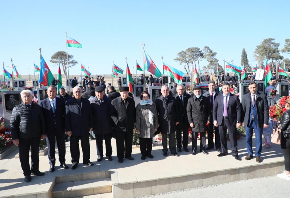 Azərbaycan Ağsaqqallar Şurası İkinci Şəhidlər xiyabanını ziyarət edib