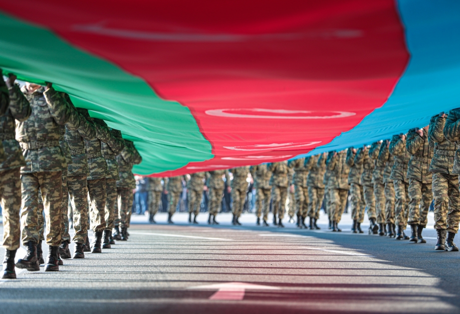 Siegesmarsch und Flashmob in Baku VIDEO